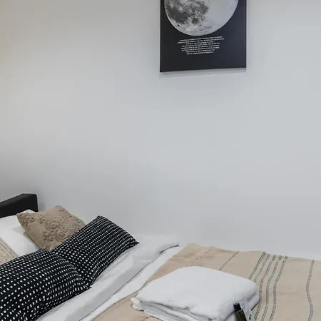 Studio Neuf Porte De Saint Cloud Paris 16 - 4P Apartment Paris