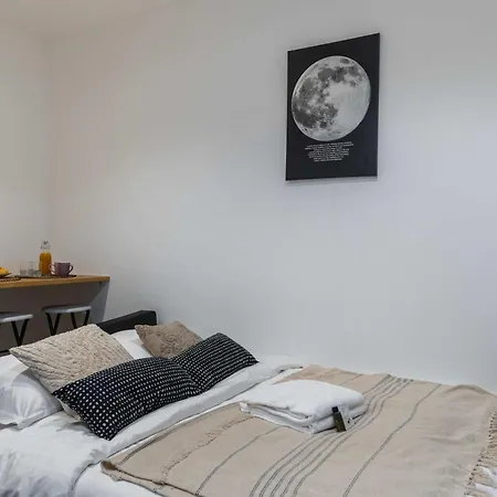Apartment Studio Neuf Porte De Saint Cloud Paris 16 - 4P Paris