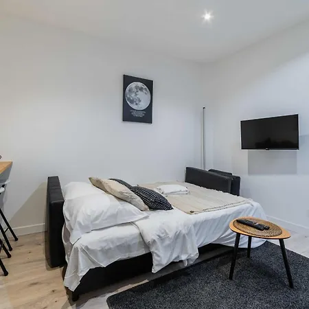 Apartment Studio Neuf Porte De Saint Cloud Paris 16 - 4P